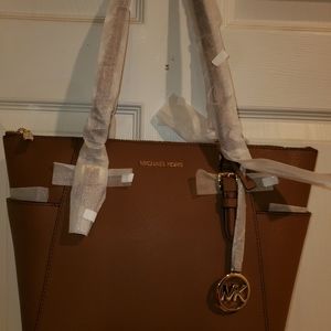 Michael Kors Charlotte Large Saffiano Leather top zip tote, NWT
